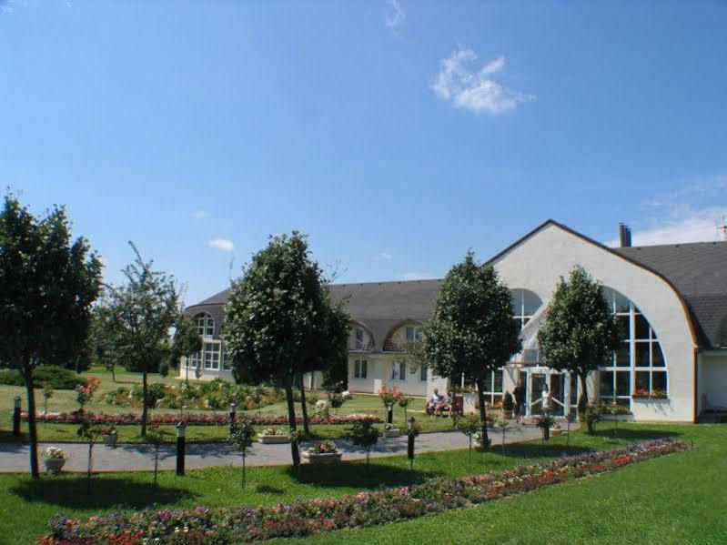 Hotel Ovit Keszthely Exterior photo